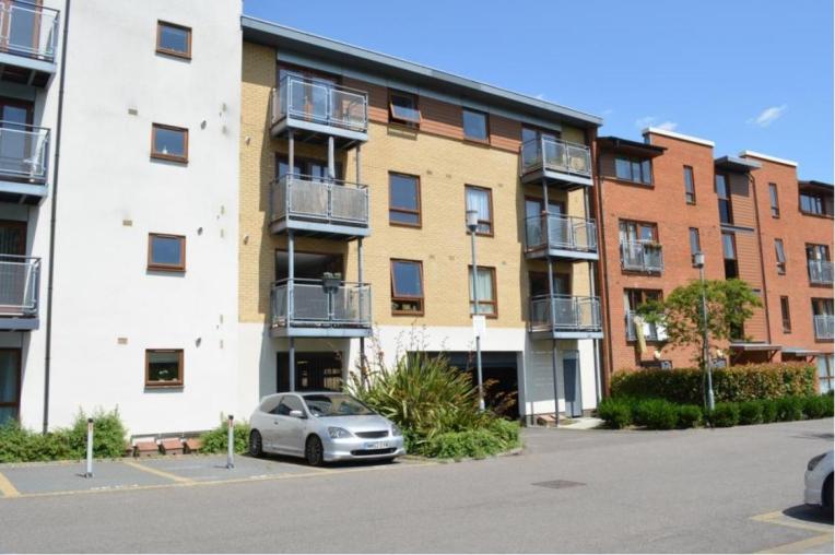 Commonwealth Dr 27-10-15